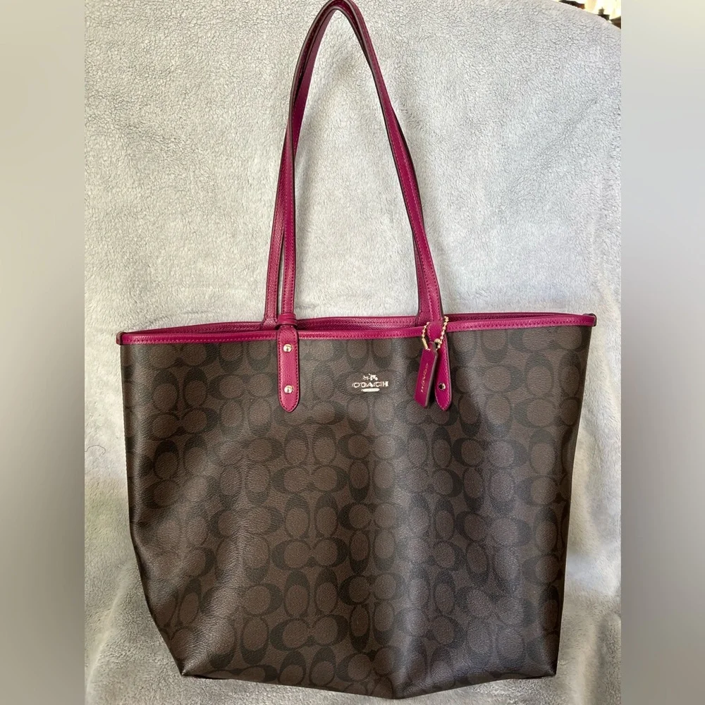 Coach purse - Picture 2 of 2